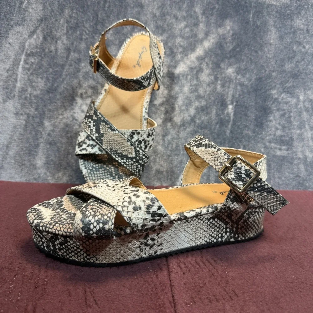 Qupid Platform Sandals Womens Grey Snakeskin Print Size 6 Animal Print Strappy